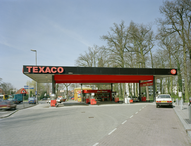 117202 Gezicht op het benzinestation van Texaco (24 Oktoberplein 1) te Utrecht.